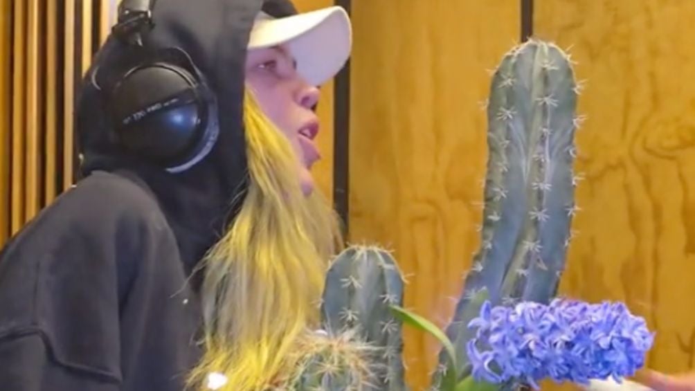 Belinda recibe de sorpresa, un cactus de  parte de El Patrón