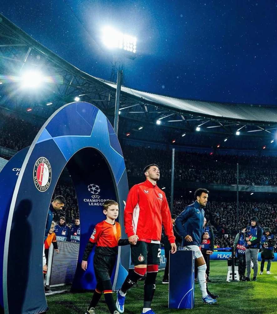 Santi en su primer partido en Champions League