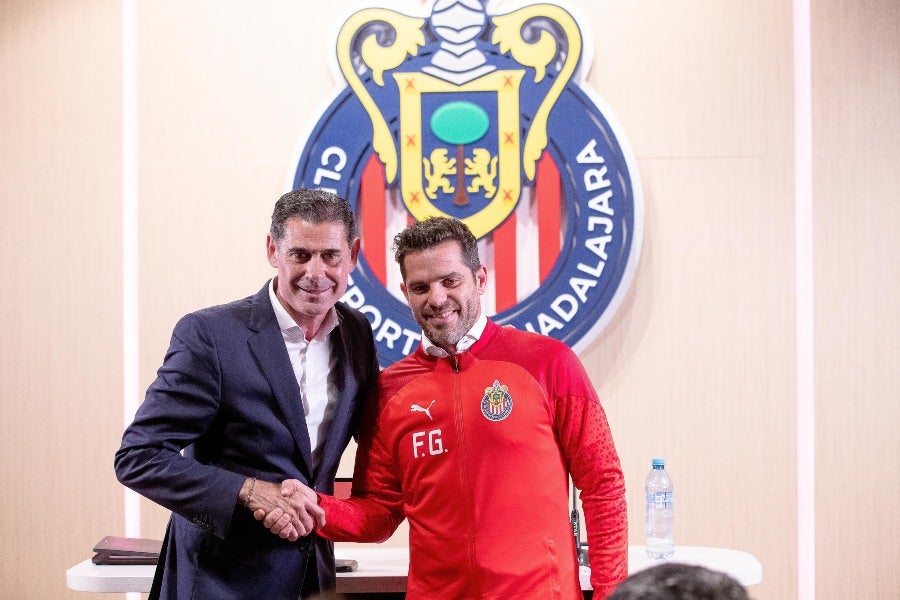 Fernando Gago en su presentación con Chivas