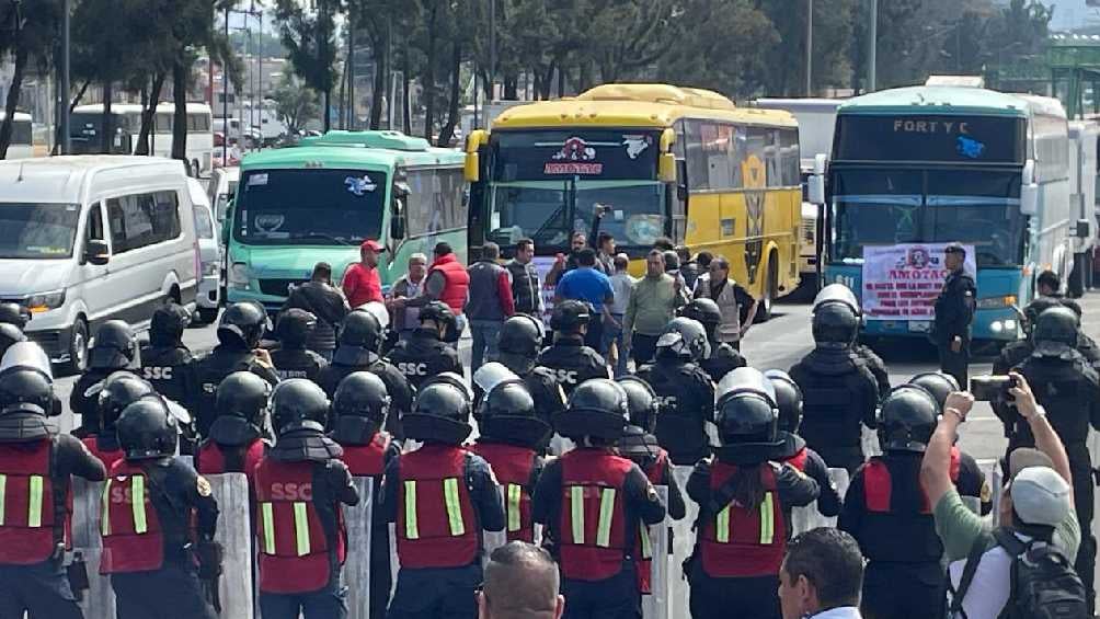 Fue necesaria la presencia de elementos policíacos para mediar con los transportistas. 