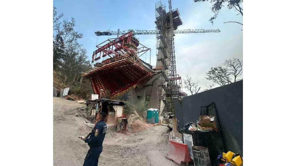 Los trabajadores cayeron al romperse un andamio de 10 metros. 