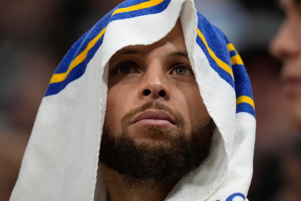Curry durante un partido con los Warriors