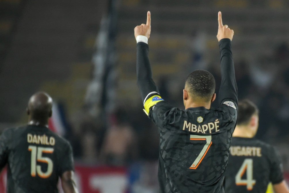 Mbappé en festejo de gol ante Nantes