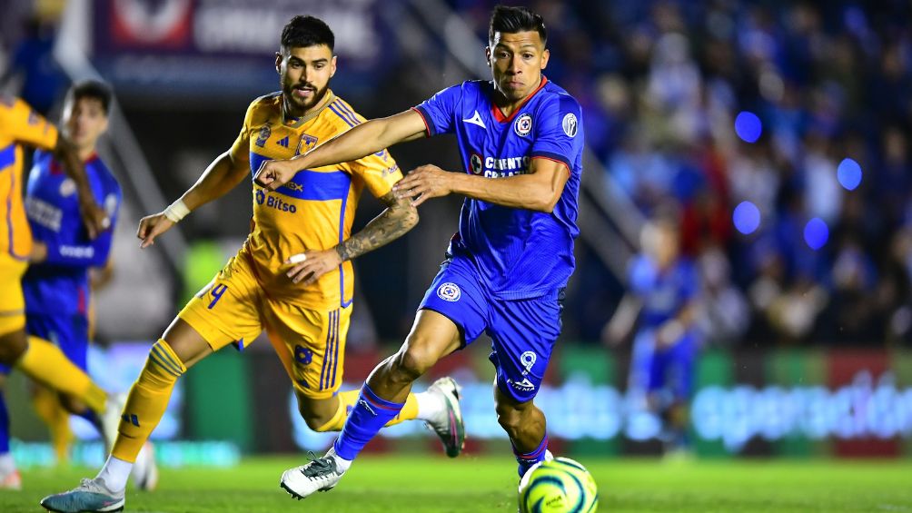 Sepulveda en una jugada en el partido ante Tigres