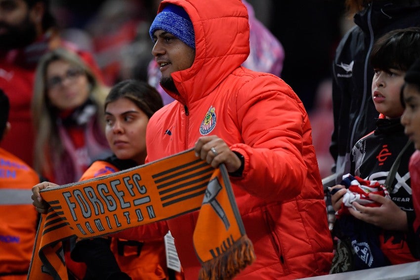 La afición del equipo local en el estadio 