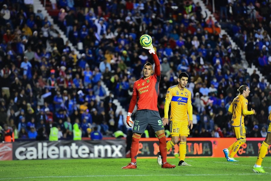 Nahuel Guzmán encaró a la afición de CAZ durante el juego