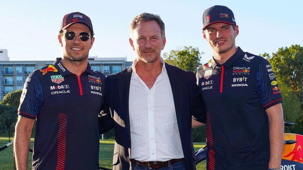 Horner con los dos pilotos de Red Bull