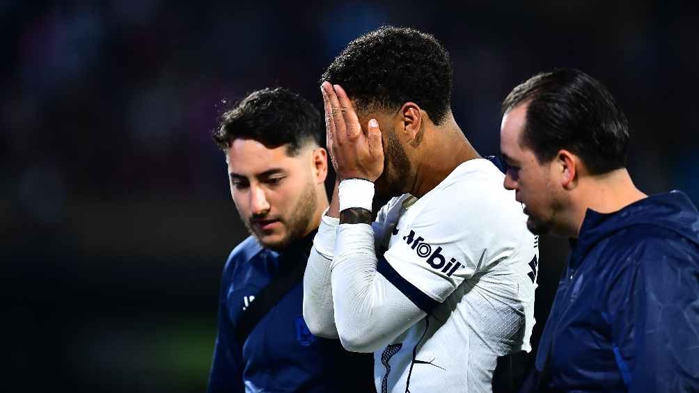 ¡Del festejo a las lágrimas! José Caicedo abandonó el juego ante Santos por lesión