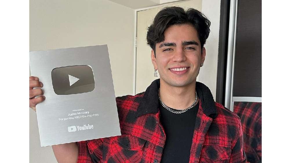 Aaron Mercury es un famoso youtuber y titktoker mexicano con millones de seguidores. 