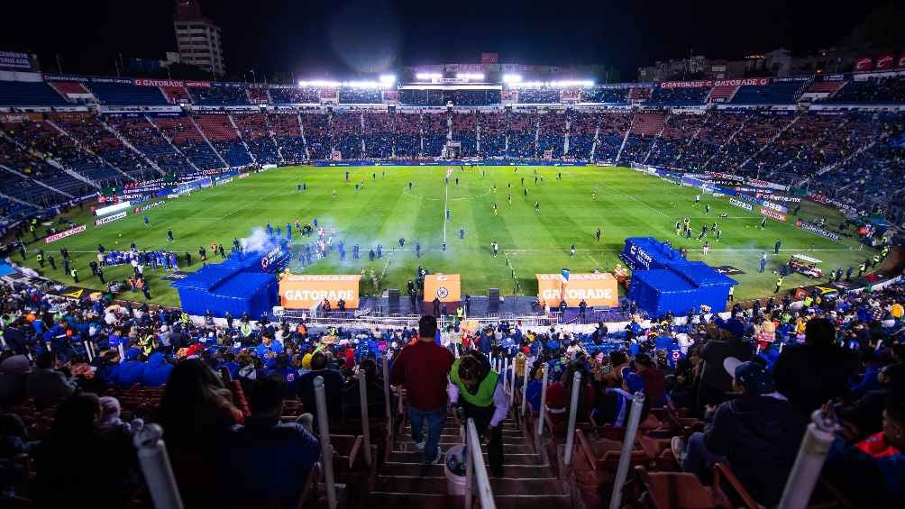 ¿Poliamor en el Estadio Ciudad de los Deportes en el Cruz Azul vs Tigres?