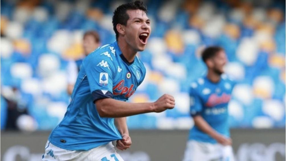 Lozano celebrando gol con el Napoli