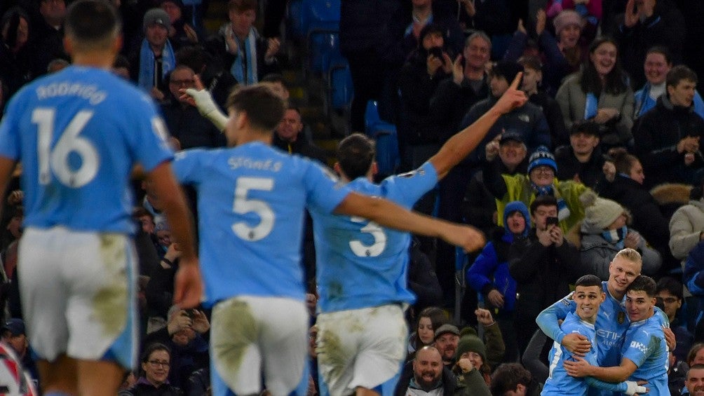 Haaland y Álvarez salen al rescate de Man City en victoria 1-0 ante Brentford