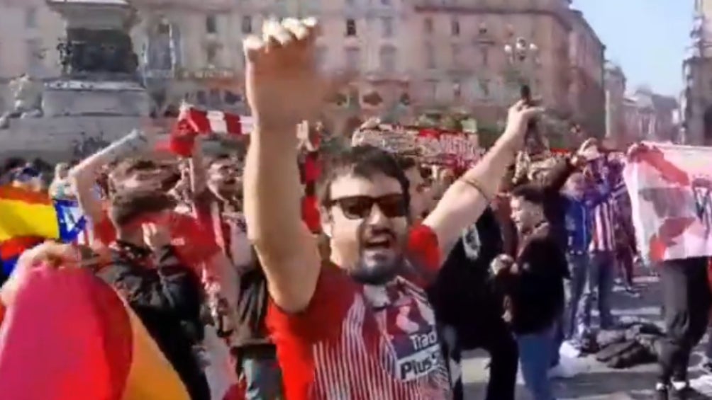 Los seguidores españoles entonando cánticos 