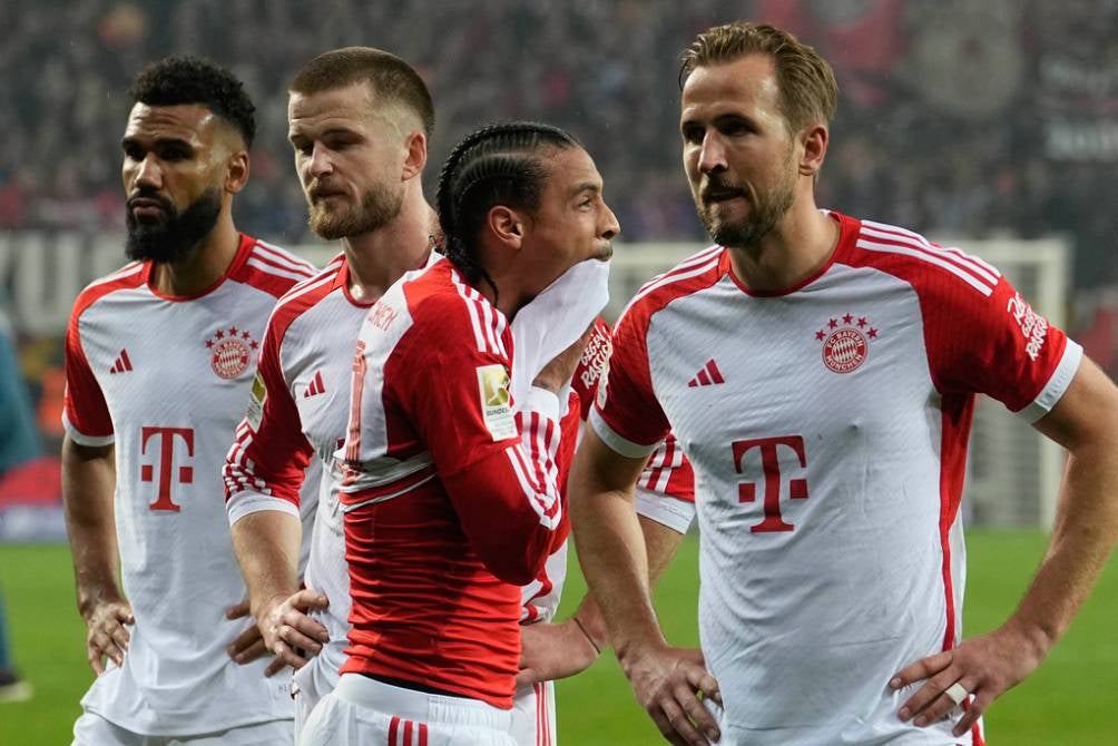 Jugadores de Bayern Munich tras la derrota ante Leverkusen