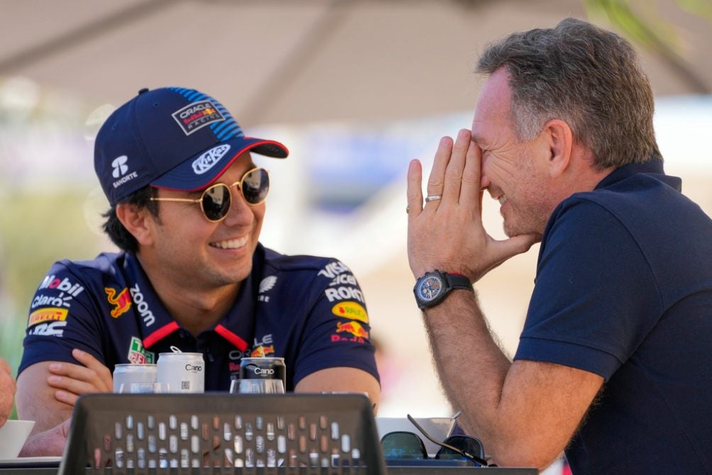 Checo Pérez y Christian Horner en Baréin