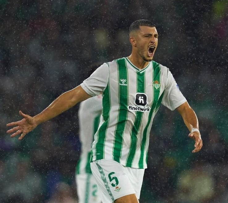 Guido Pizarro en un partido de Betis