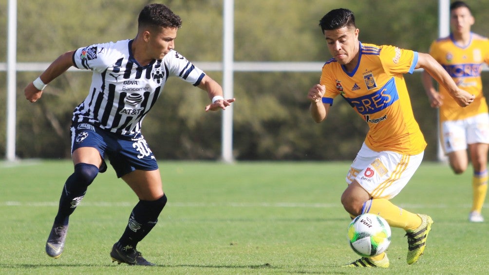 Paolo Medina en partido con Rayados Sub-20