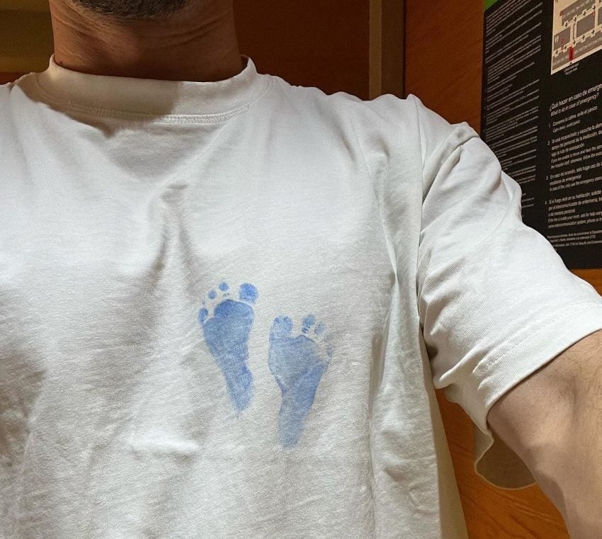 Las plantas de los pies de su nuevo hijo 