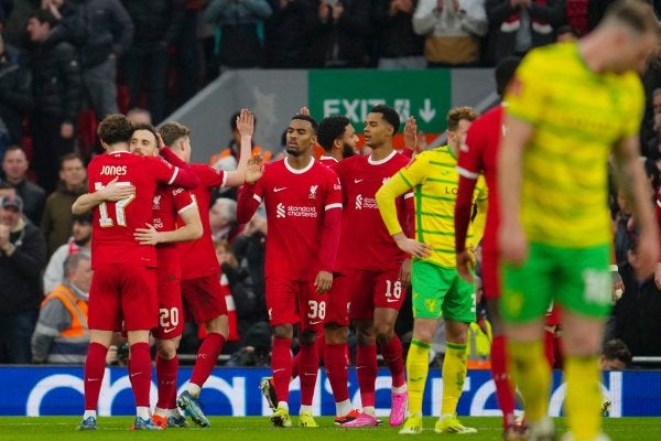 Liverpool celebra un gol