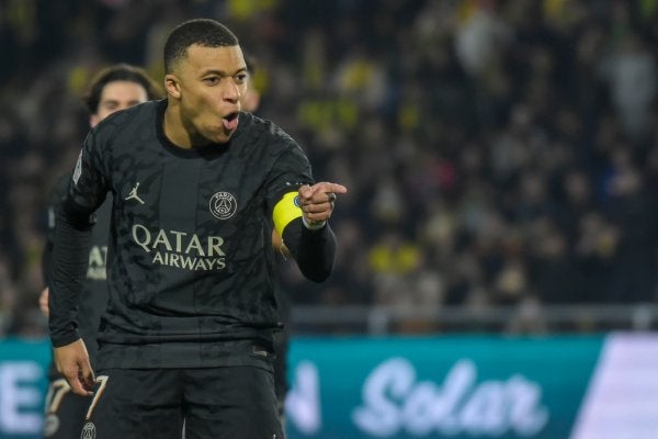 Mbappé festeja tras una anotación