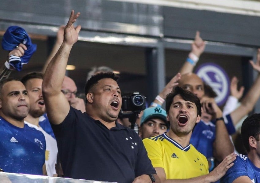 Nazario festejando el gol 