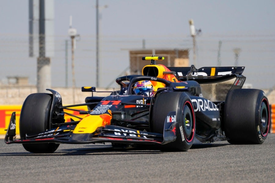 Sergio Pérez durante las prácticas en Bahrein