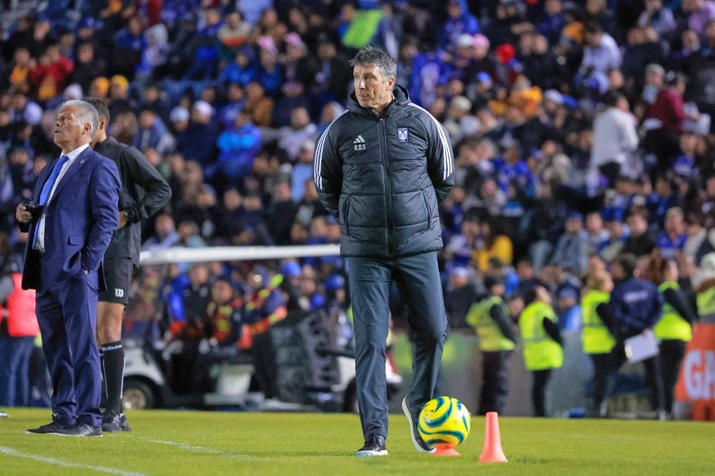 Siboldi durante el compromiso contra Cruz Azul