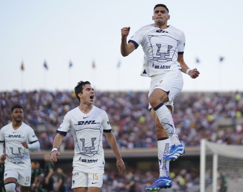 Memo Martínez, en festejo de gol