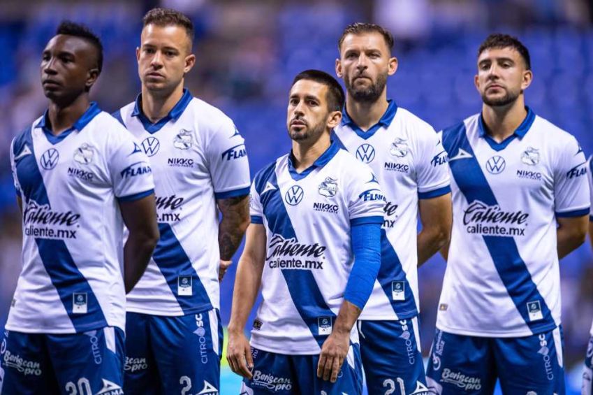 Puebla se hunde con derrota ante Querétaro