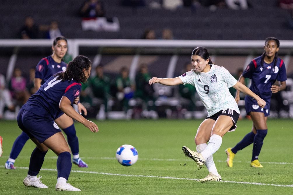 Kiana Palacios durante el juego ante República Dominicana