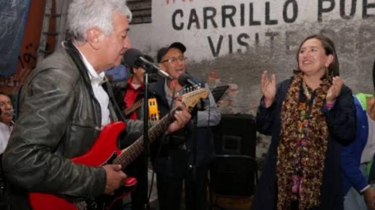 El marido de la candidata tocará con su banda de rock.