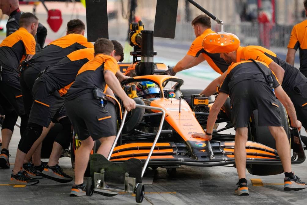 El garage de McLaren en Baréin