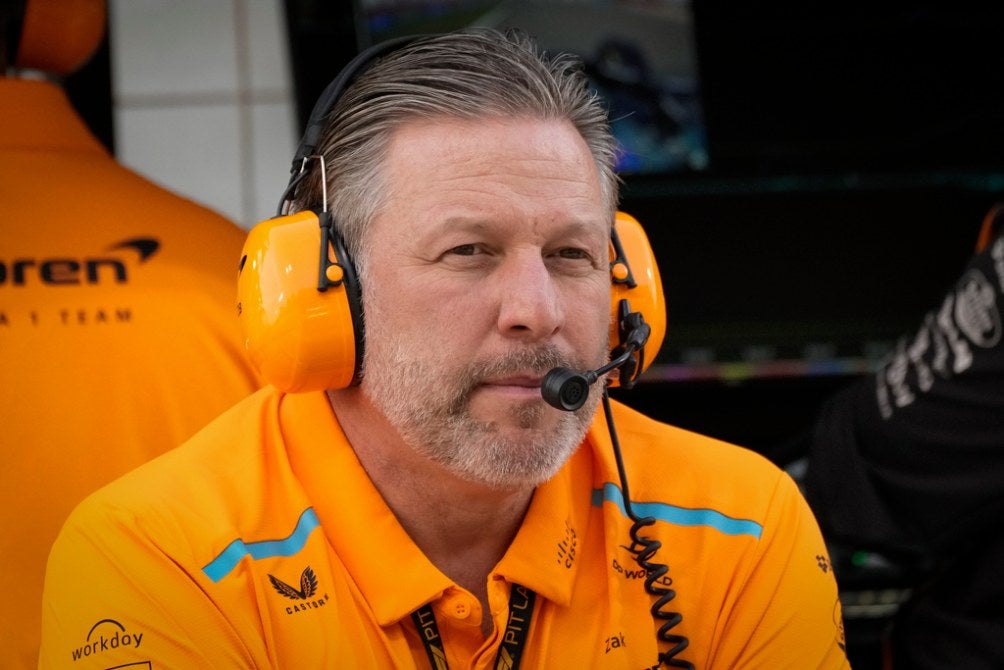 Zak Brown, director de McLaren, durante la pretemporada