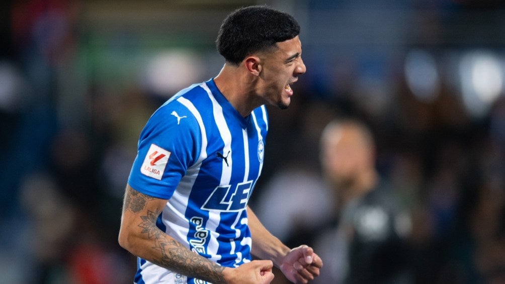 Carlos Benavides festejando el gol del Alavés