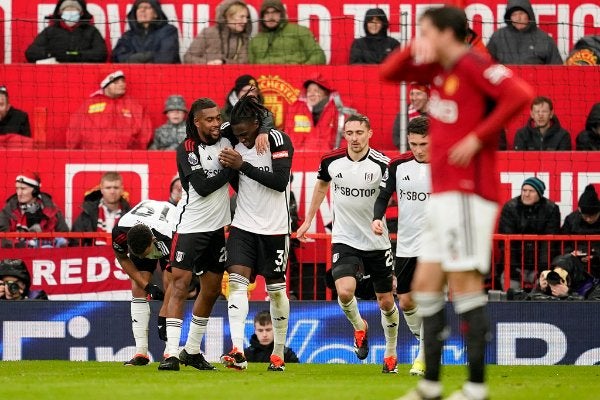 Fulham ganó con goles de Bassey e Iwobi