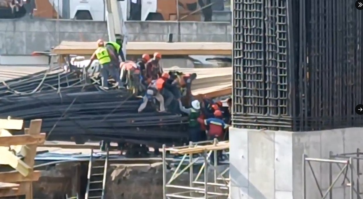 Los trabajadores atrapados fueron rescatados por sus propios compañeros.