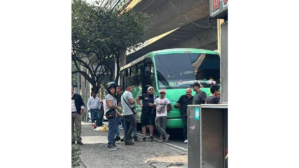 El otro involucrado fue un camión de transporte público que iba para el Metro CU. 