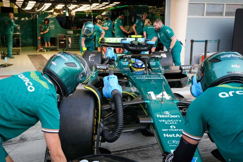 Fernando Alonso con Aston Martin en pretemporada