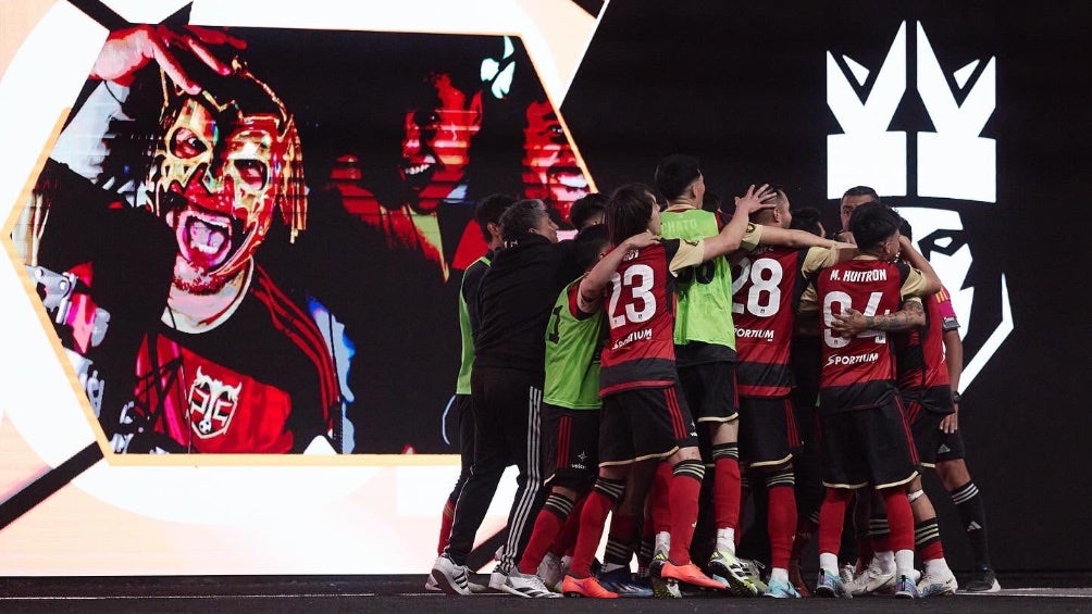 Escorpión Dorado celebra como 'Chicharito' Hernández tras goleada en Kings League Americas