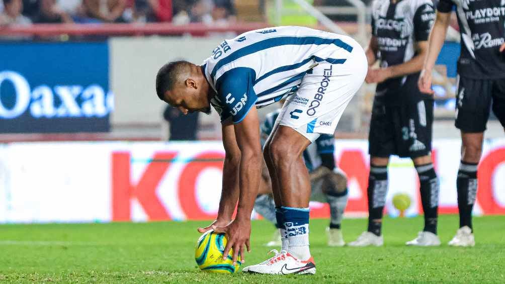 Rondón en el duelo ante Necaxa