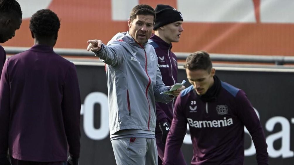 Alonso en un entrenamiento con el Leverkusen