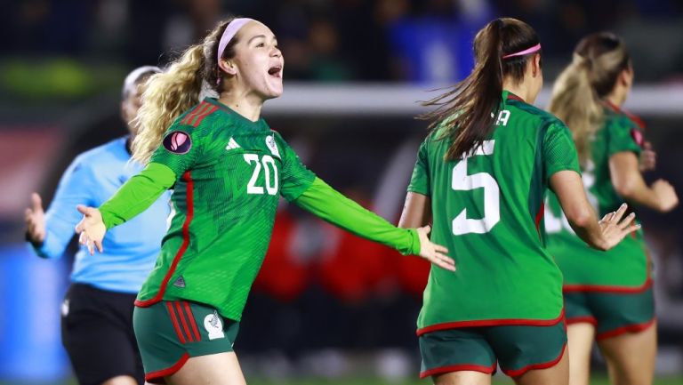 Tri Femenil celebra la victoria 