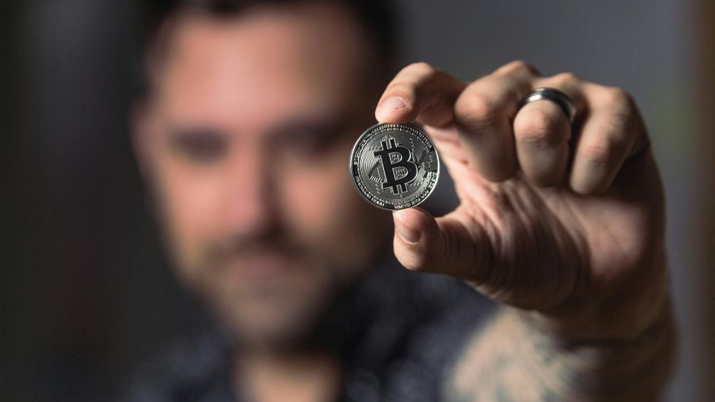 ¡Es momento de invertir en Bitcoins! Este miércoles su valor alcanzó los 60 mil dólares