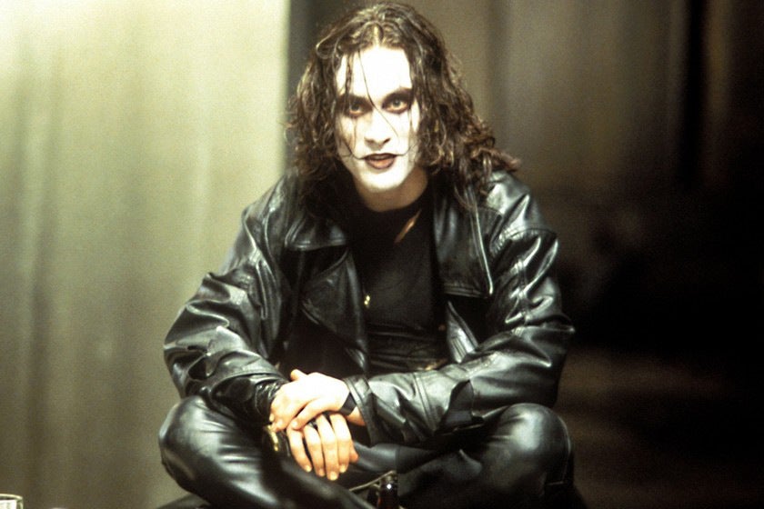 Brandon Lee perdió la vida al recibir un disparo en la filmación.