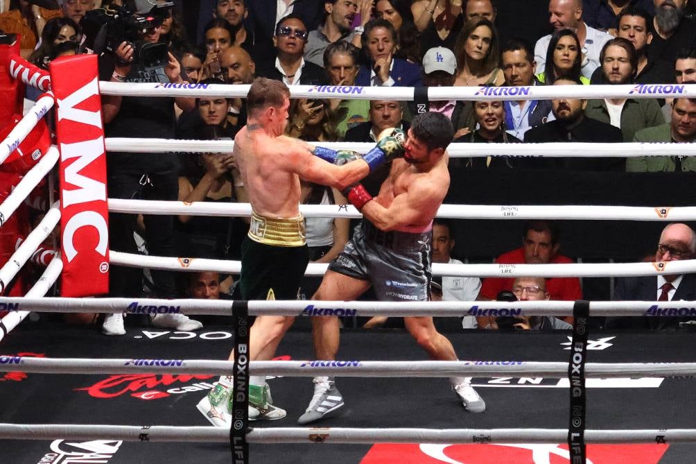 Canelo en su combate contra Ryder