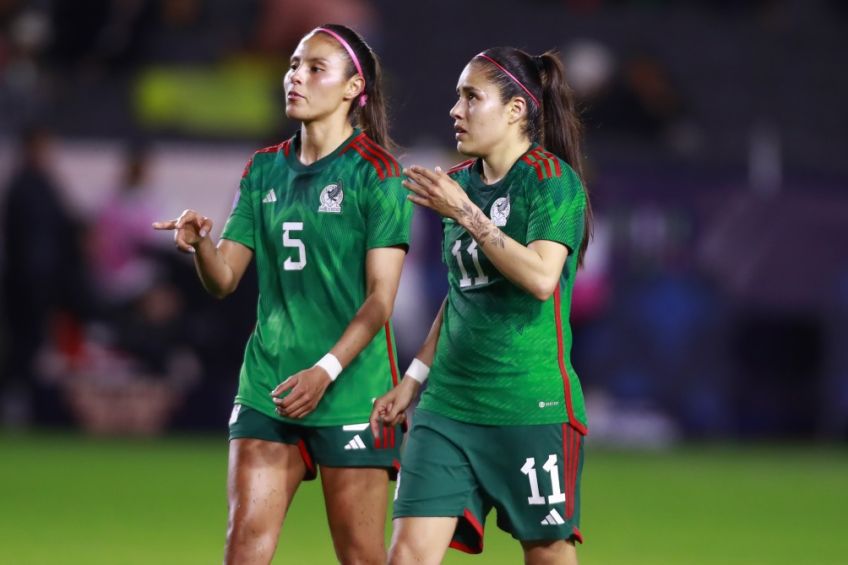 Karen Luna y Lizbeth Ovalle en el XI idea de la Copa Oro