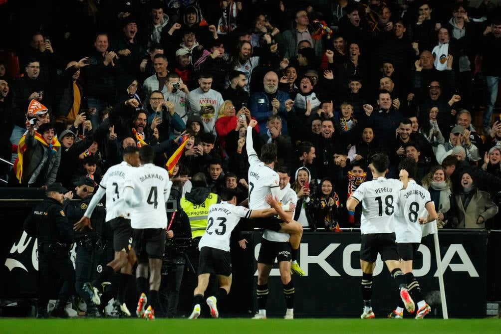 Jugadores de Valencia en celebración contra Real Madrid