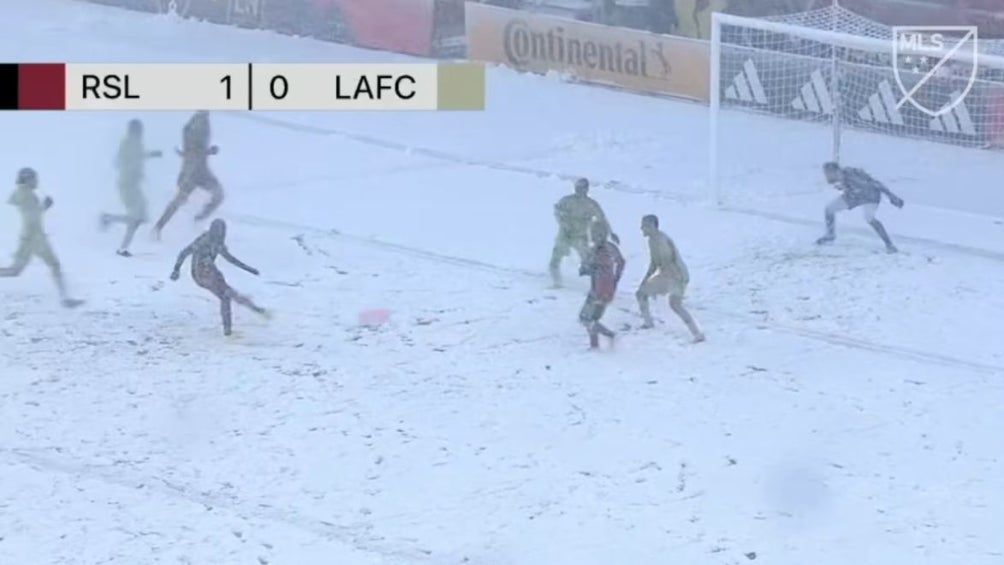 Real Salt Lake gana sobre la nieve y festeja con 'angelitos'