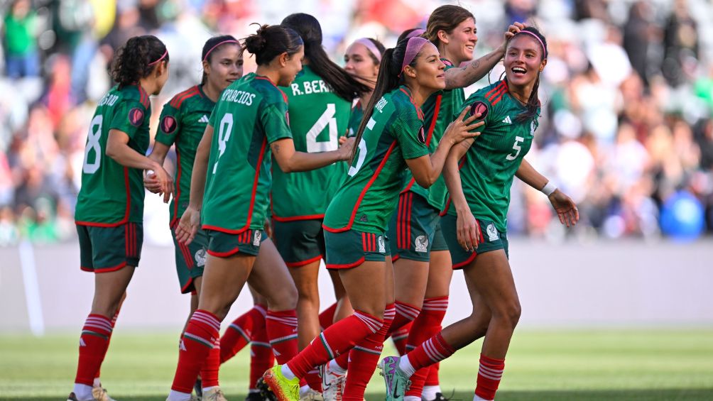 México celebra la victoria ante Paraguay