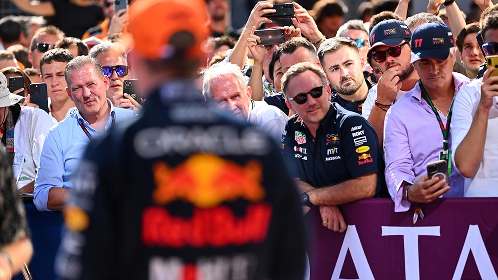 Jos Verstappen y Christian Horner observan a Max Verstappen